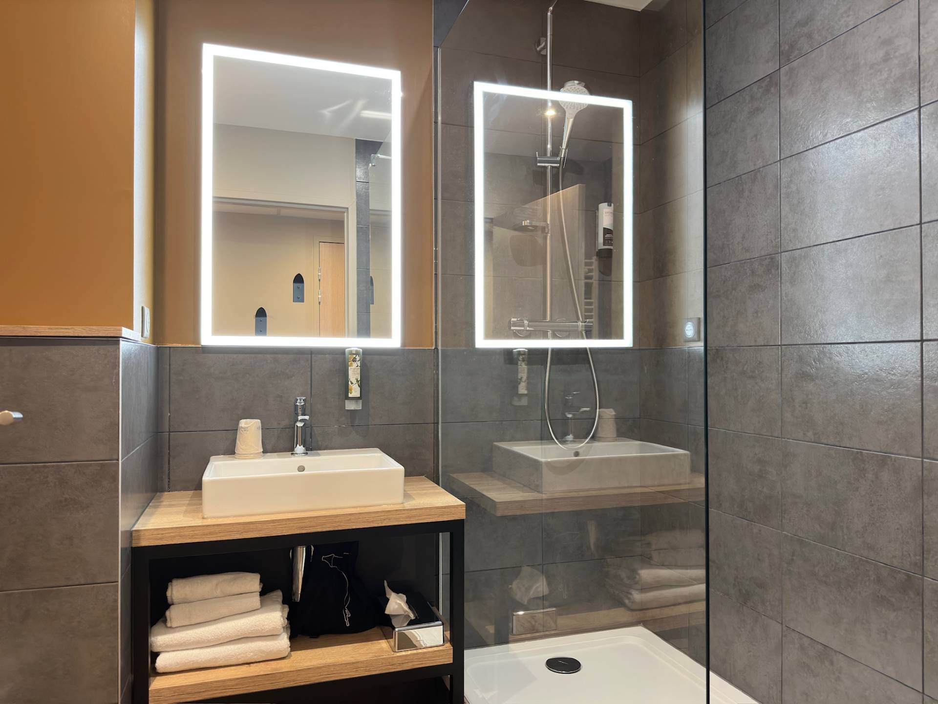 Salle de bain avec Douche